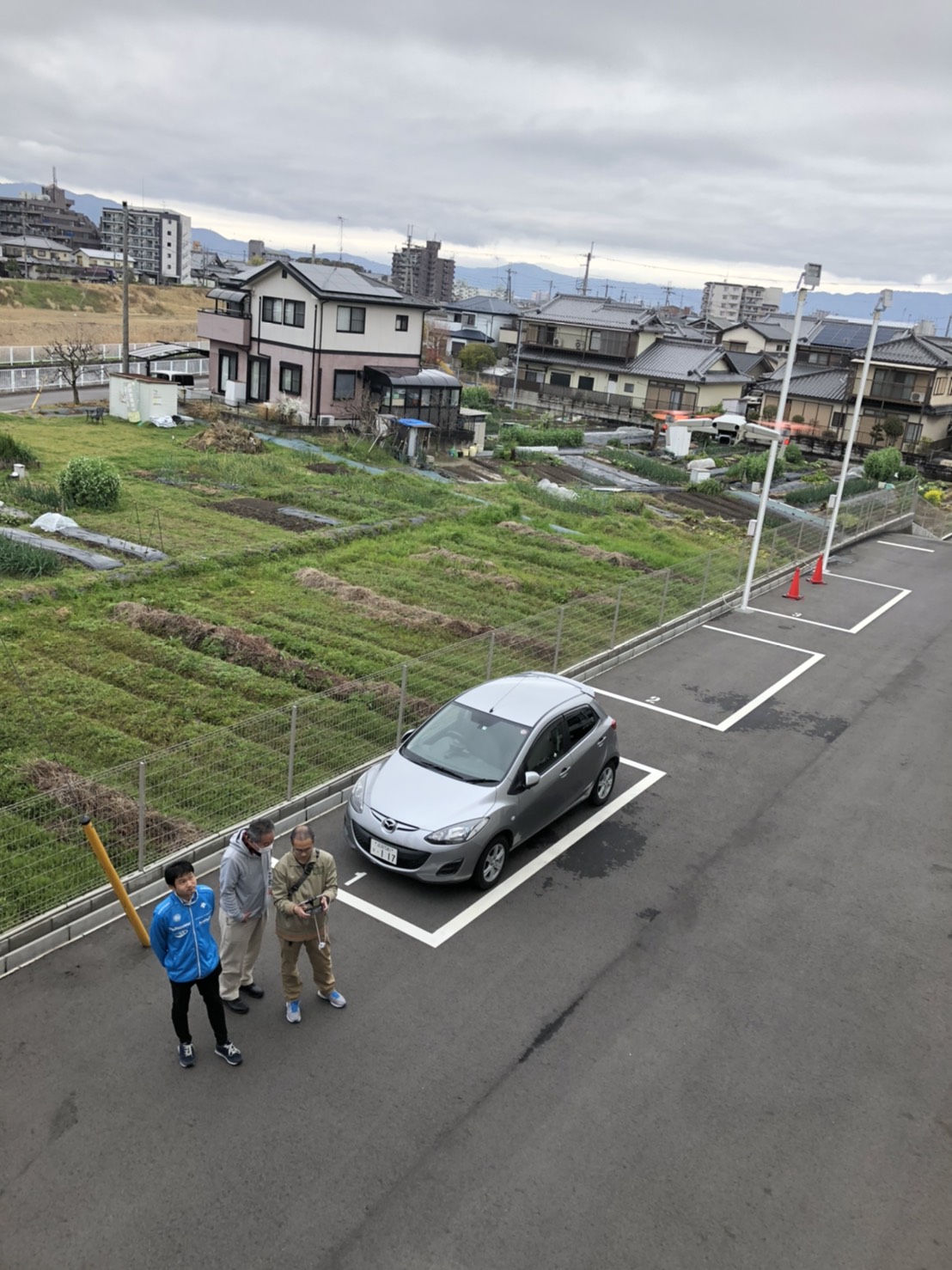 本日土曜日もたくさんの方々にお越し頂きました。そのときの1コマ。ドローンを飛ばされています。