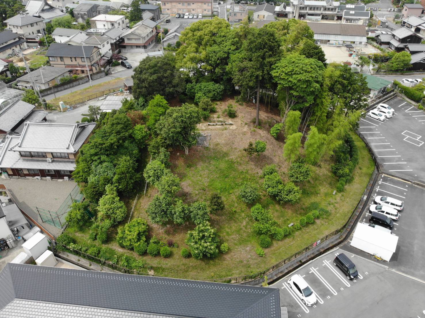 こちらも卒業生様から頂きました空撮画像　古墳です。