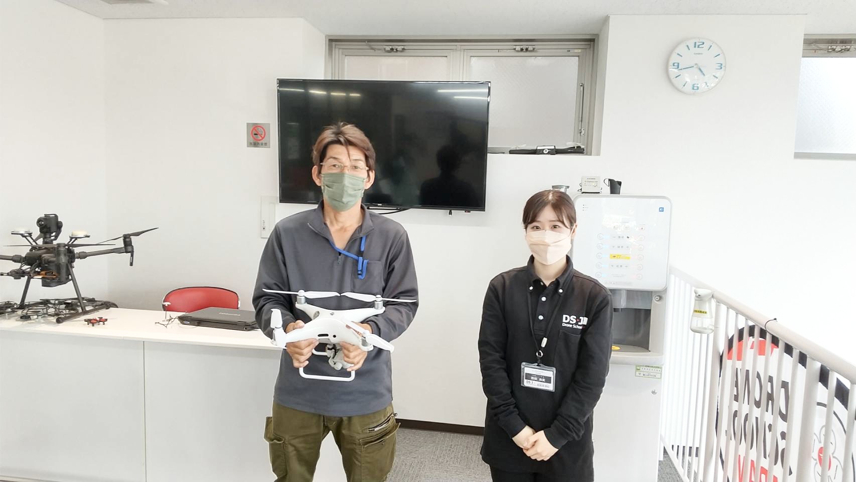 先日、国家資格二等無人航空機操縦士コースご卒業頂きました。