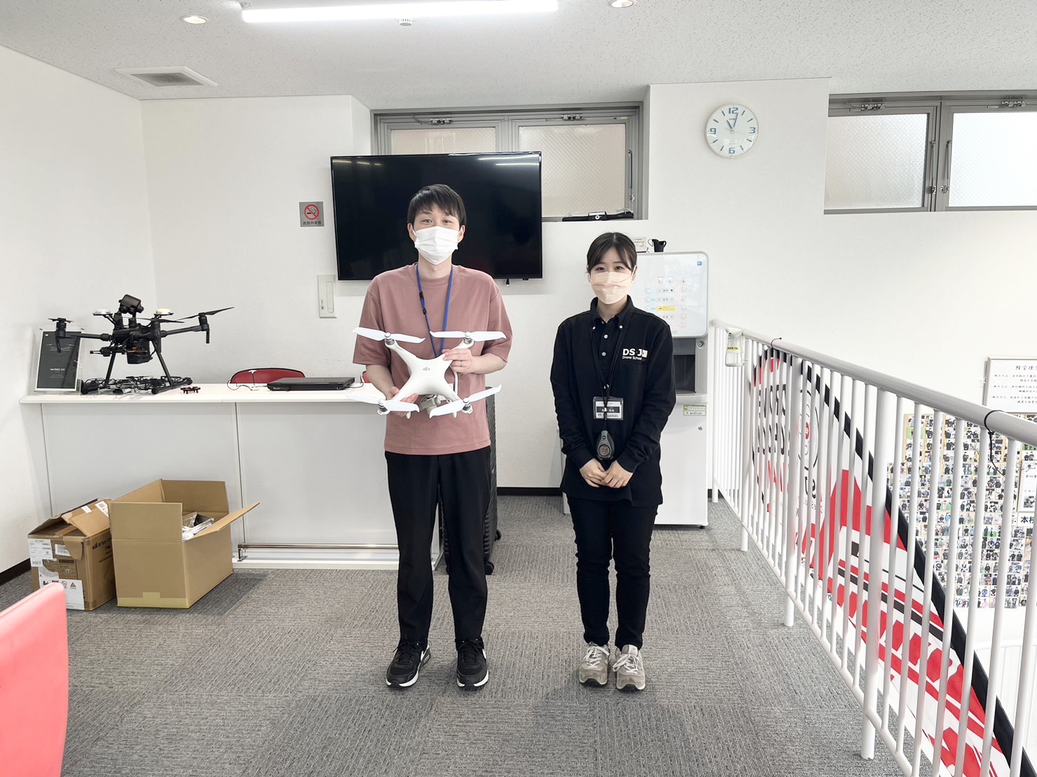 先日、国家資格二等無人航空機操縦士コースご卒業頂きました。