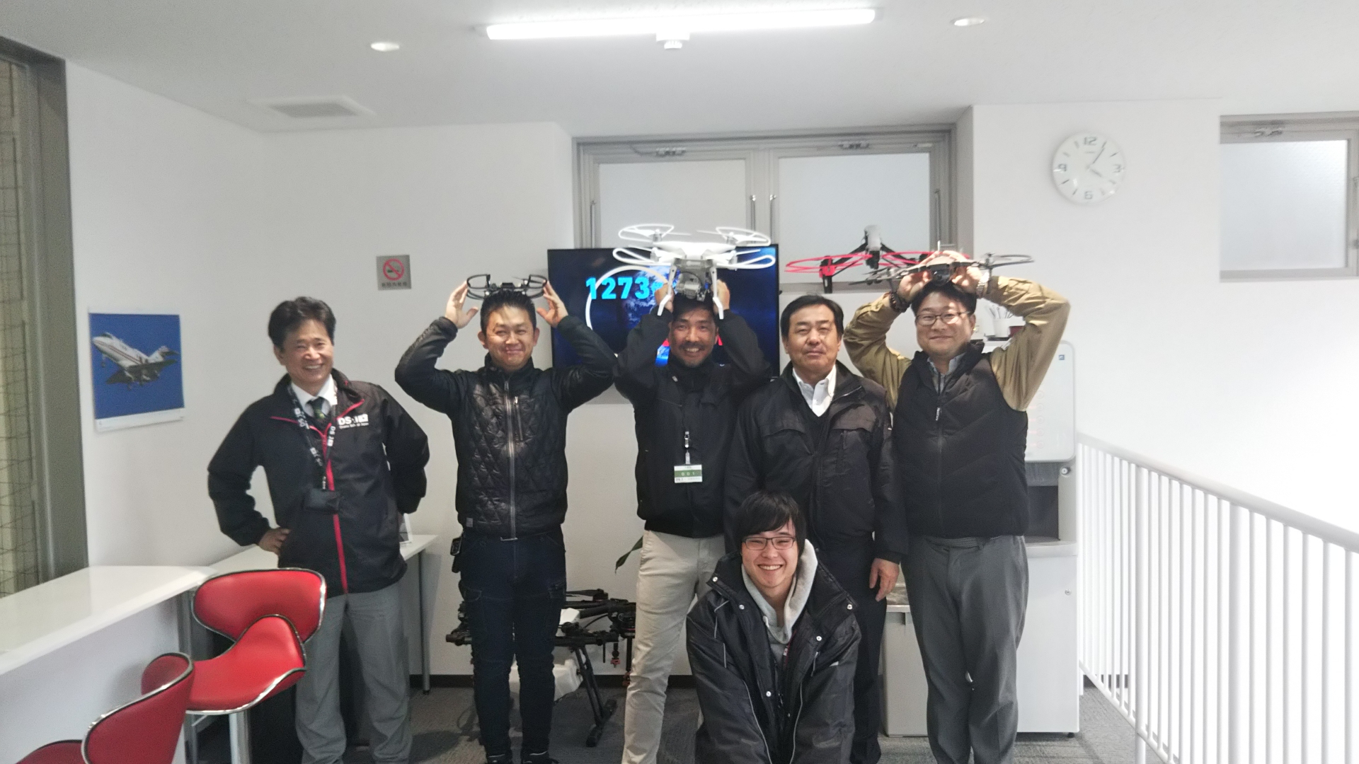 昨日フライトコースを修了されました４名の方々です。