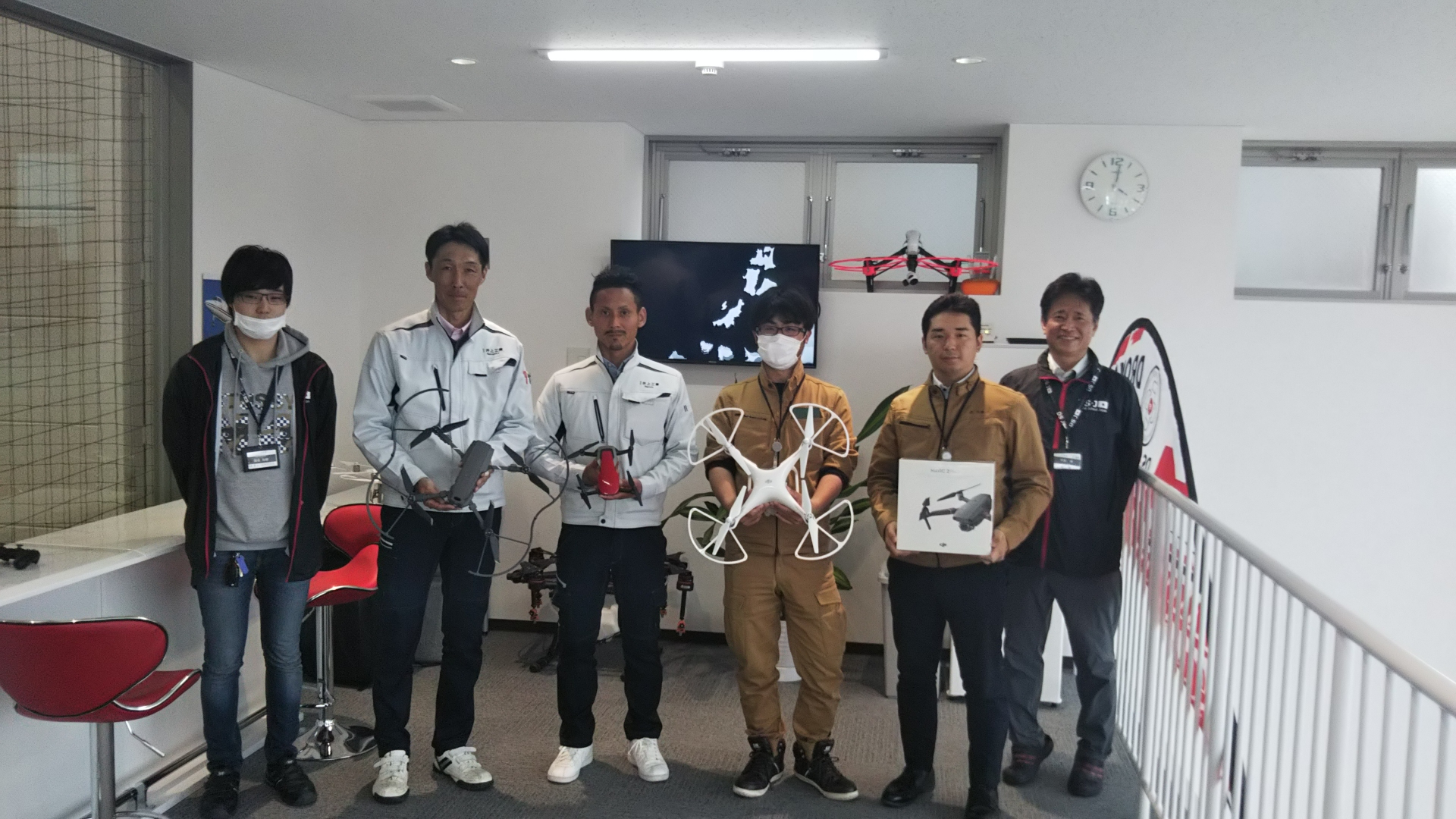 一昨日、フライトコース修了なさいました４名の方々です。