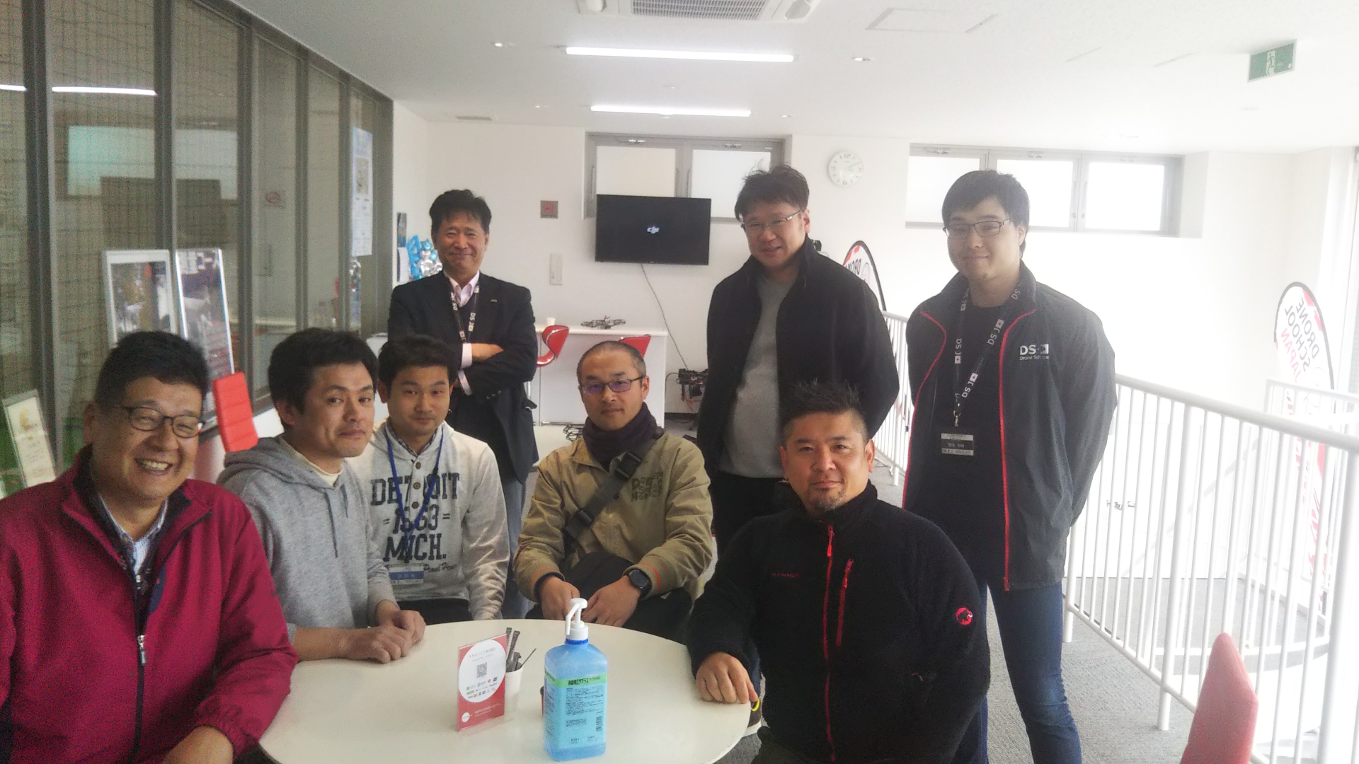 卒業生様がたまたまひと時にたくさんお集まりいただいたので、思わず写真をパシャリ！！