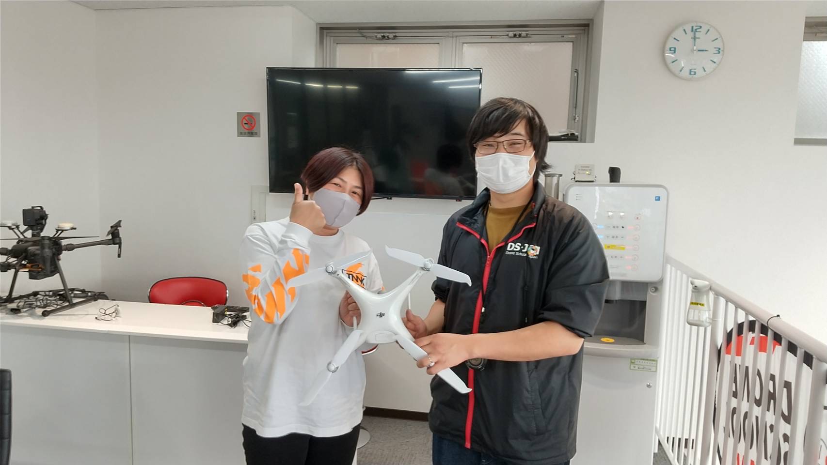 先日、国家資格二等無人航空機操縦士コースご卒業頂きました。