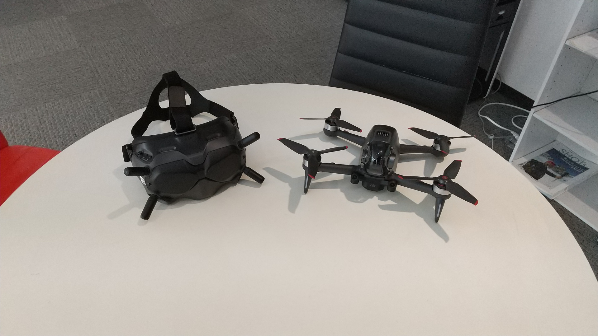 本校にも　DJI社　FPVドローン無事到着です。